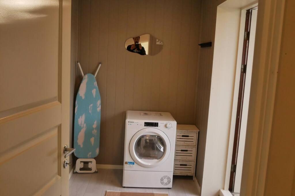 Nyrenovert Leilighet Med Gratis Parkering レクネス エクステリア 写真
