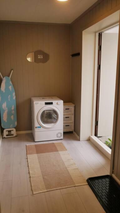 Nyrenovert Leilighet Med Gratis Parkering レクネス エクステリア 写真